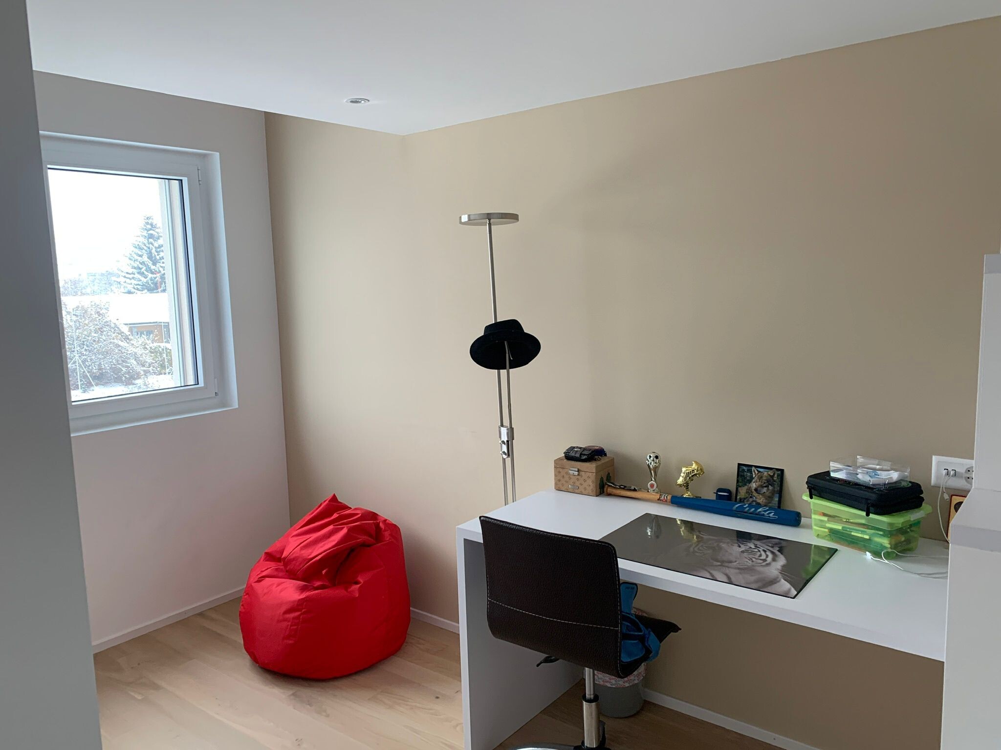 Arbeitszimmer mit Schreibtisch
