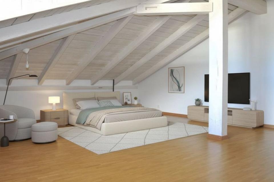 Dachgeschoss-Schlafzimmer mit sichtbaren Holzbalken