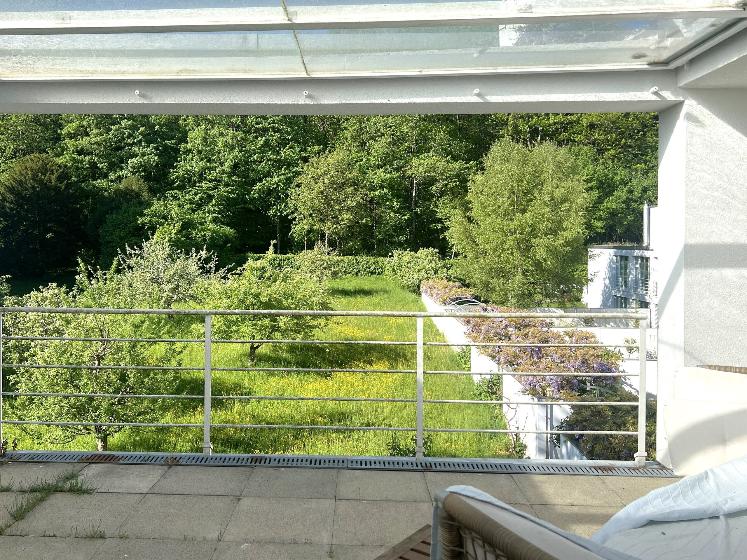 Terrasse mit Grünblick