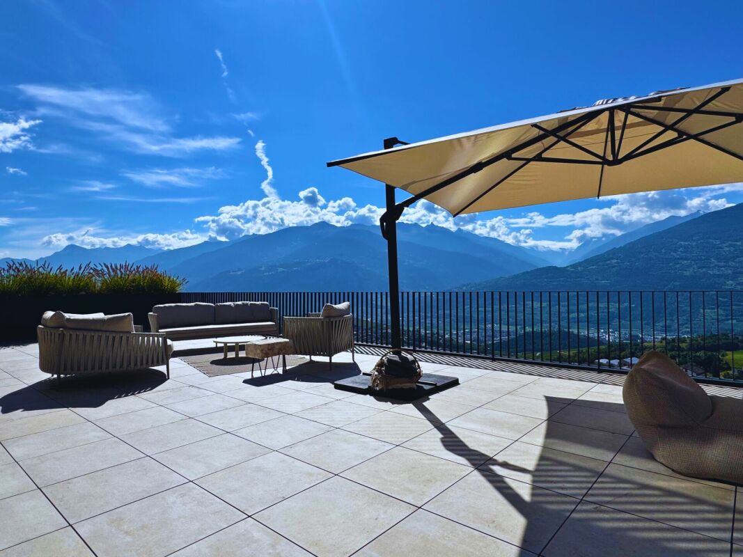 Terrasse mit Bergpanorama