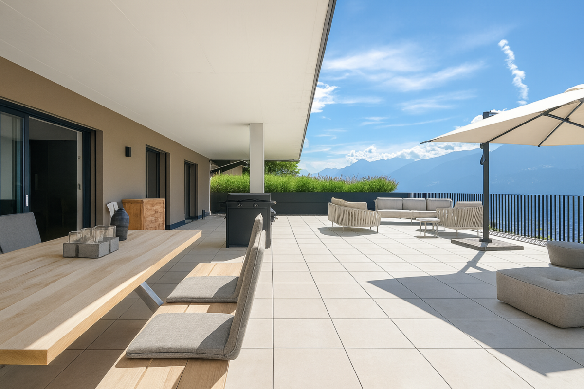 Luxuriöse Terrasse mit Bergblick