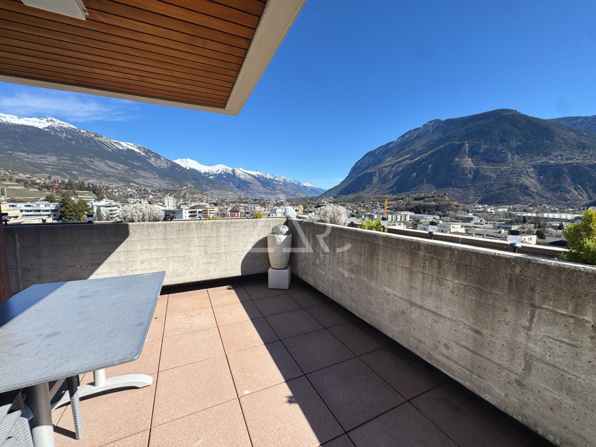 Balkon mit Bergblick
