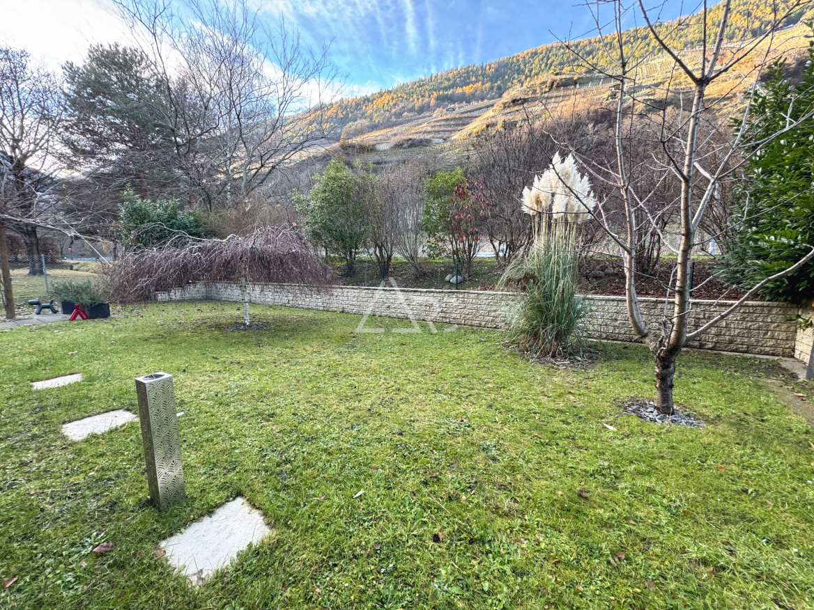 Garten mit Bergblick