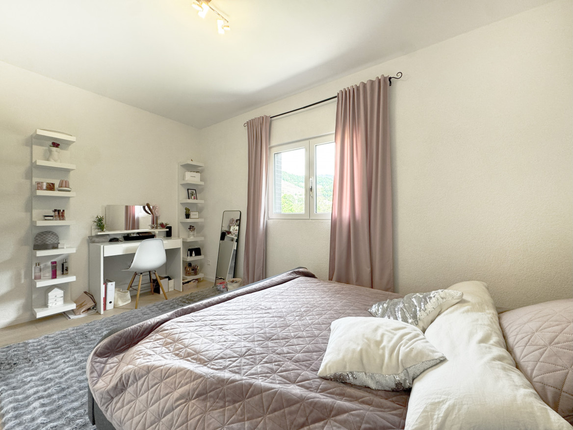Schlafzimmer mit Schminktisch