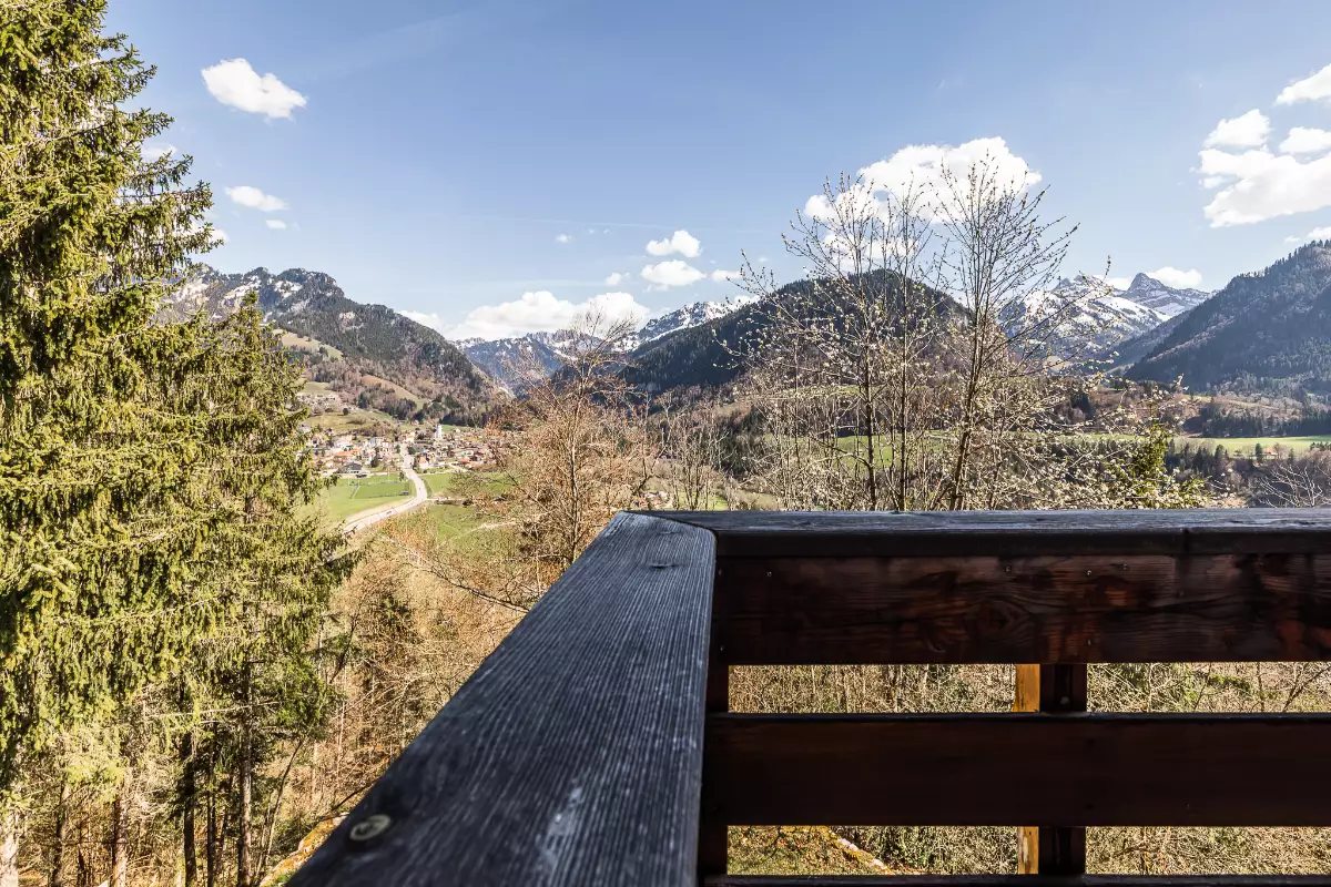 Bergblick von einem Balkon