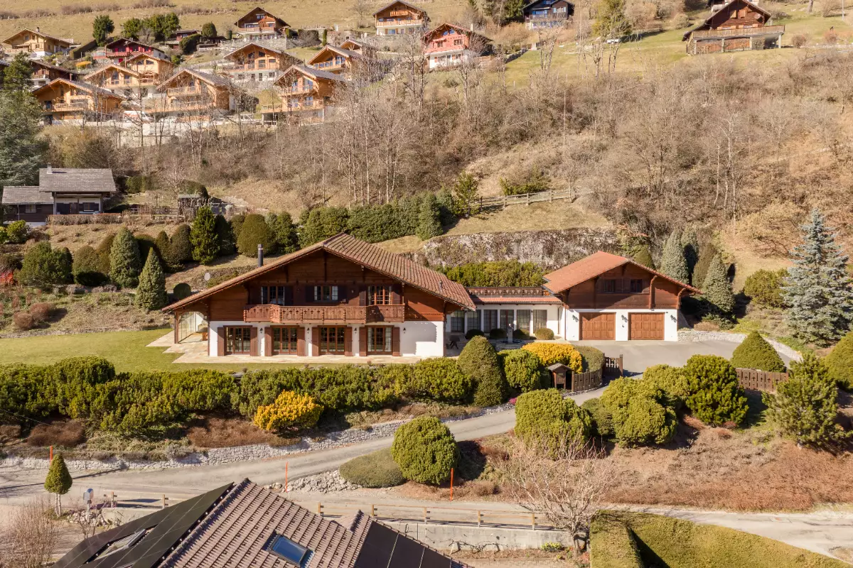 Alpines Wohnhaus mit Gartenlage