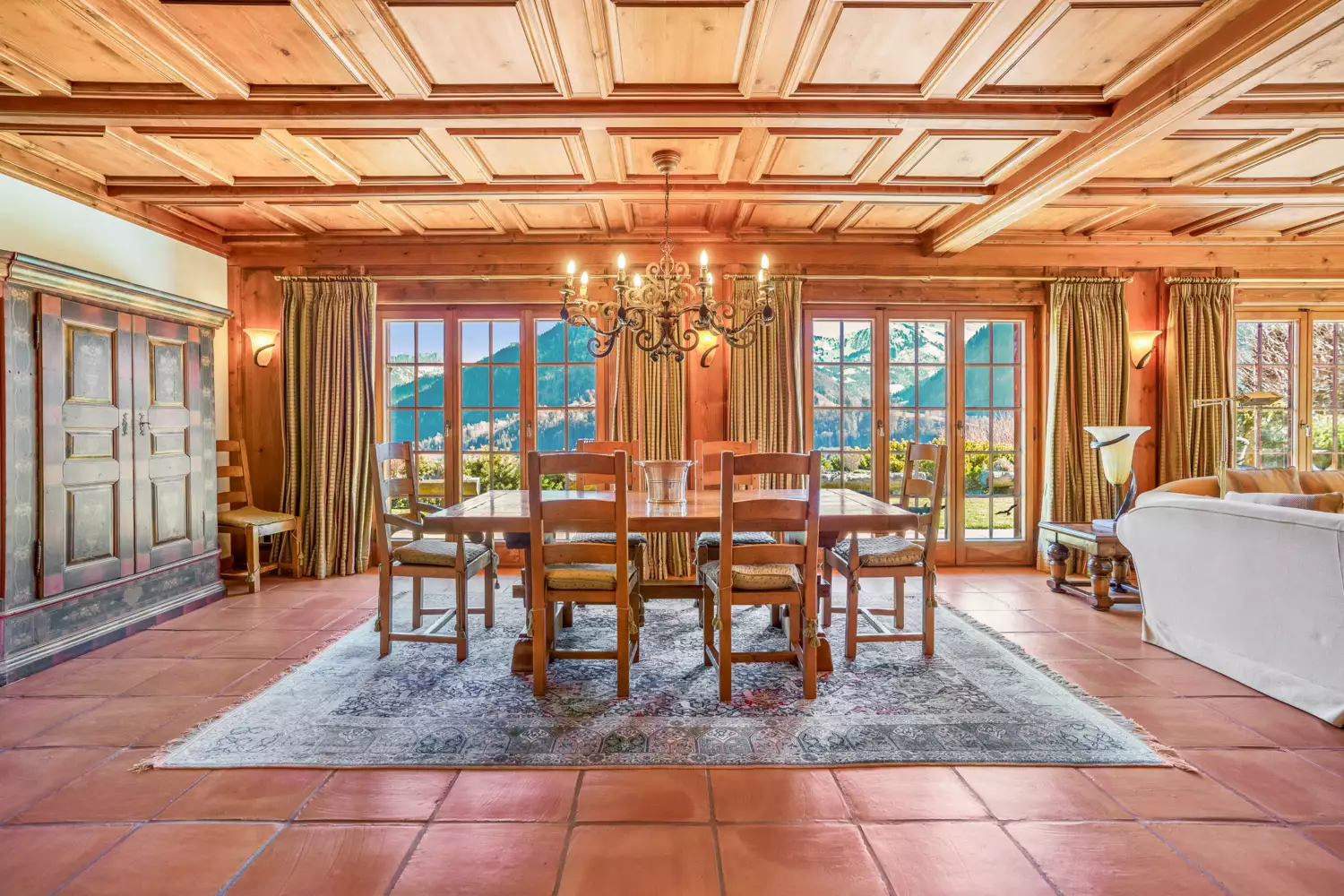 Esszimmer mit Bergblick