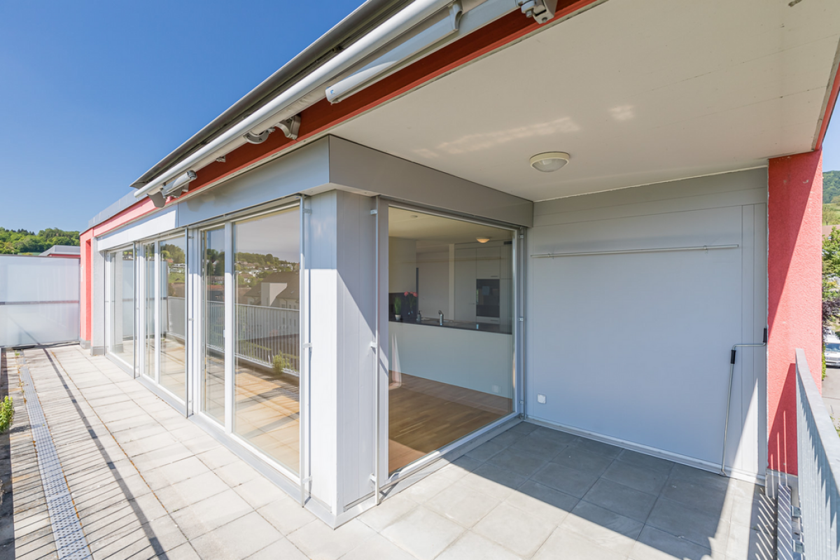 Dachterrasse mit Glasfronten