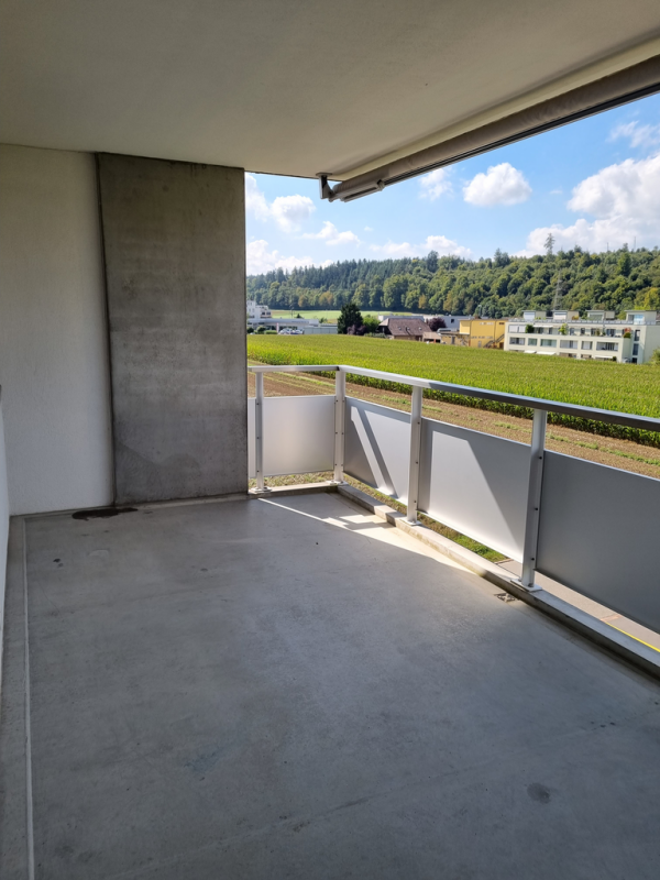 Überdachter Balkon mit Weitblick