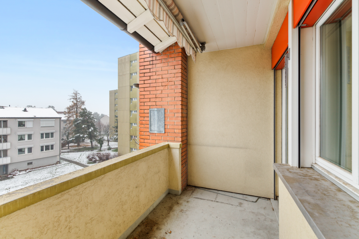 Balkon mit Winterblick