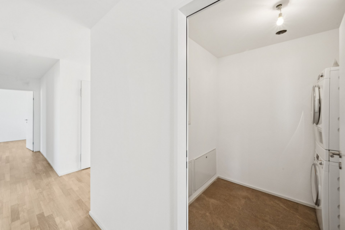 Hauswirtschaftsraum mit Fluranschluss
