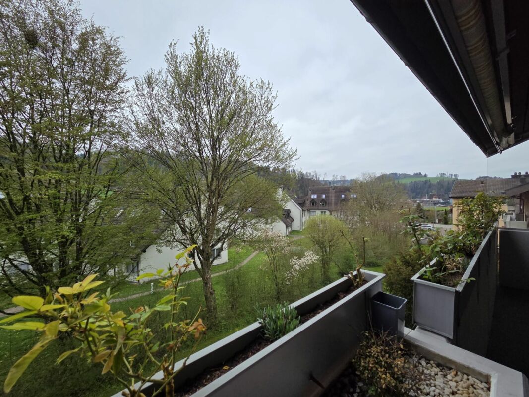 Balkon mit Grünblick