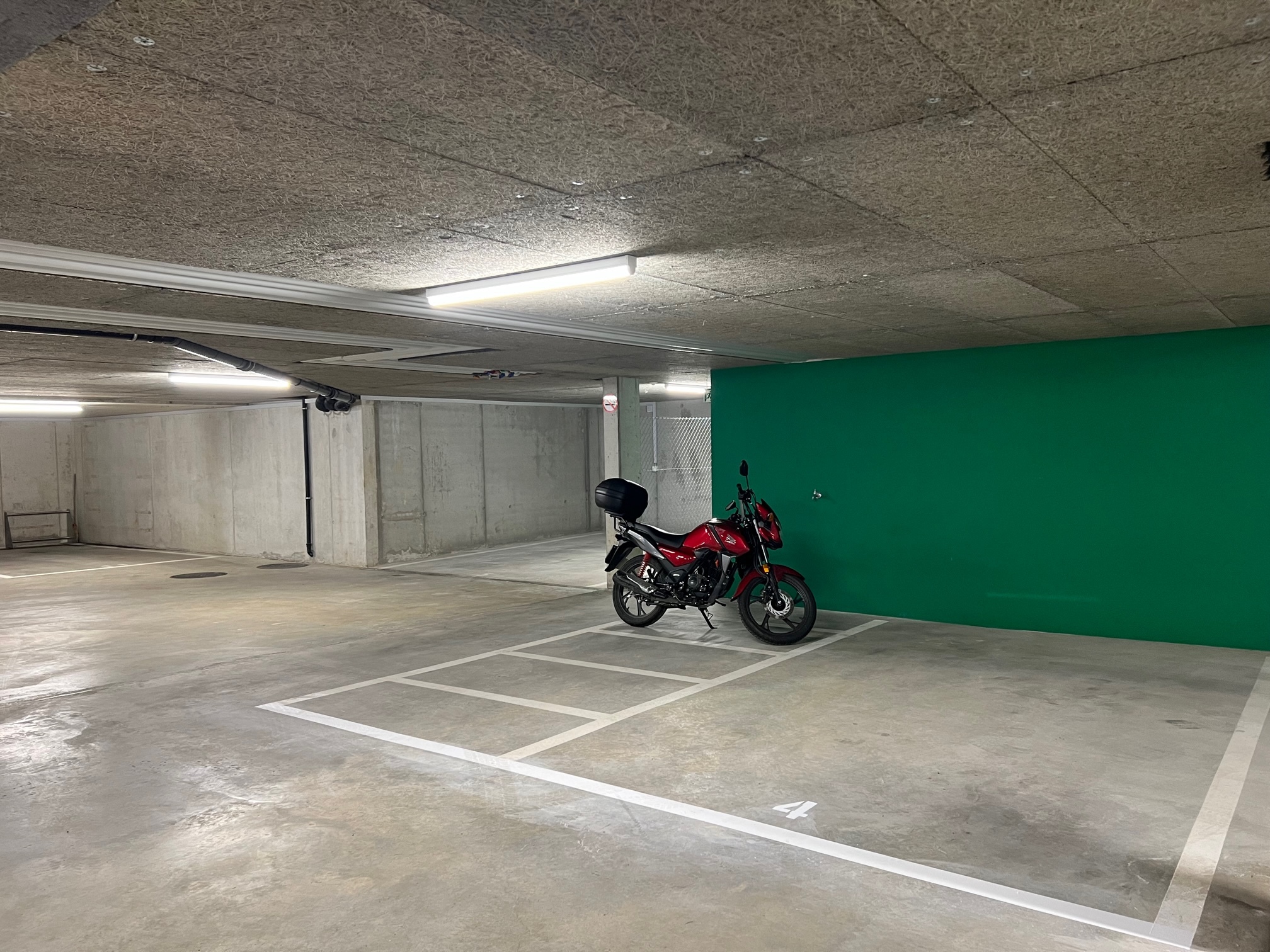 Tiefgarage mit Motorradstellplatz