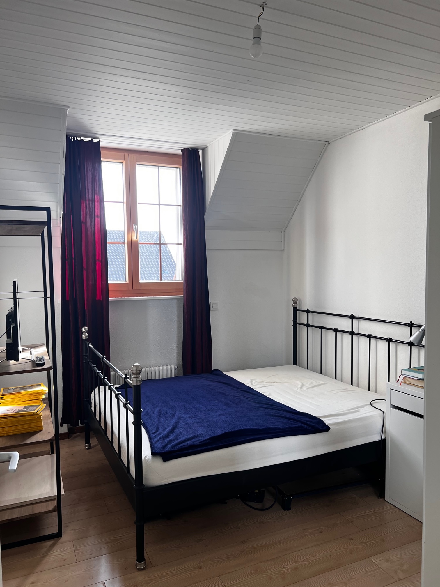 Schlafzimmer mit Dachschräge