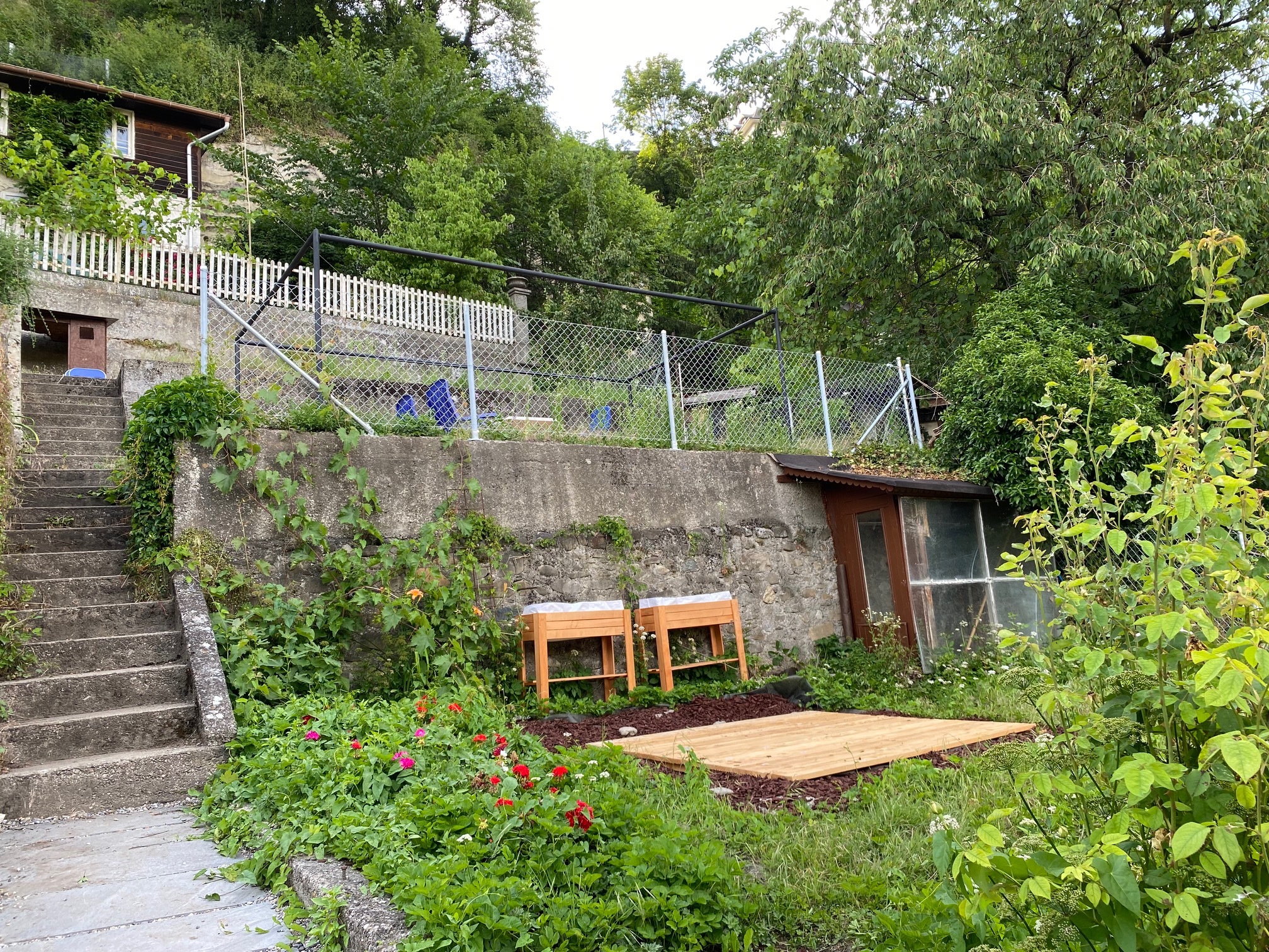 Hanggrundstück mit Garten und Treppenanlage
