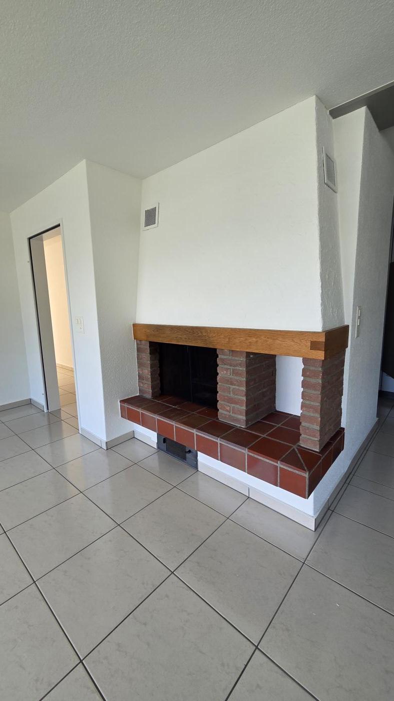 Wohnzimmer mit Kamin