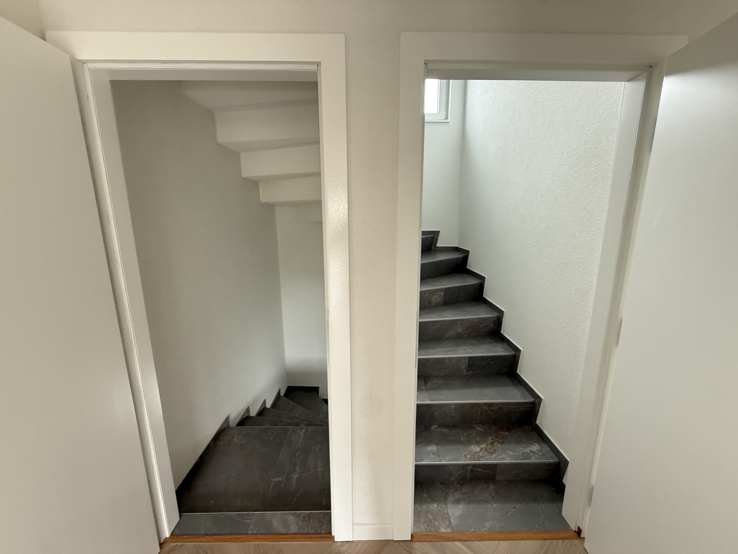 Treppenhaus mit zwei Zugängen