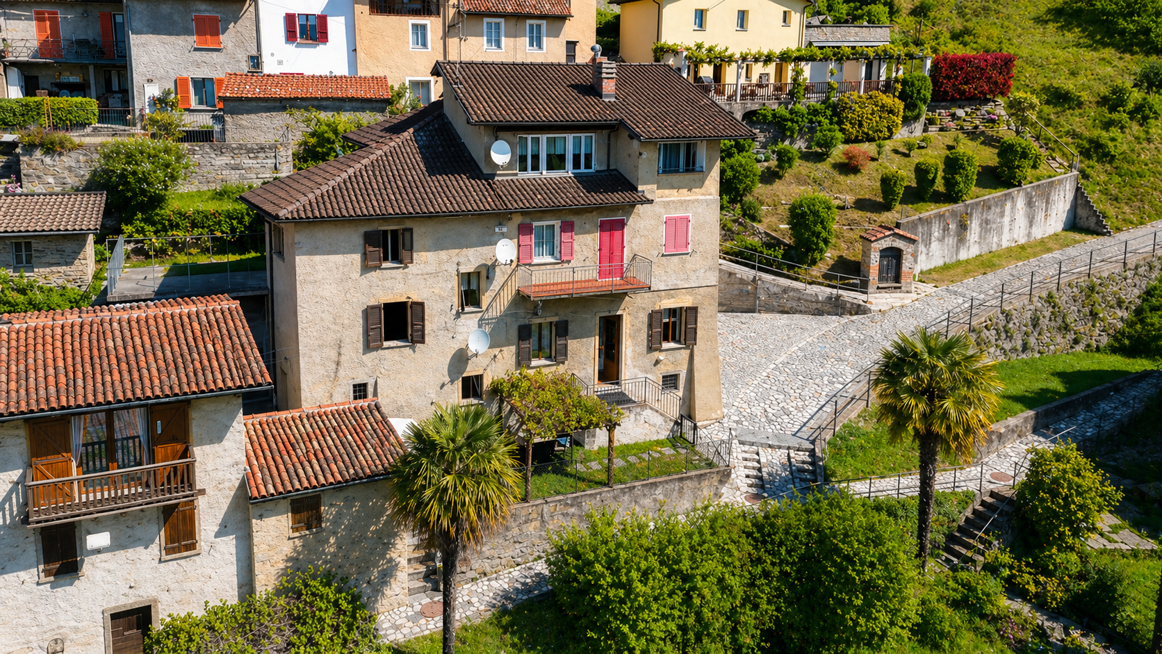 Mediterranes Wohnhaus in Hanglage