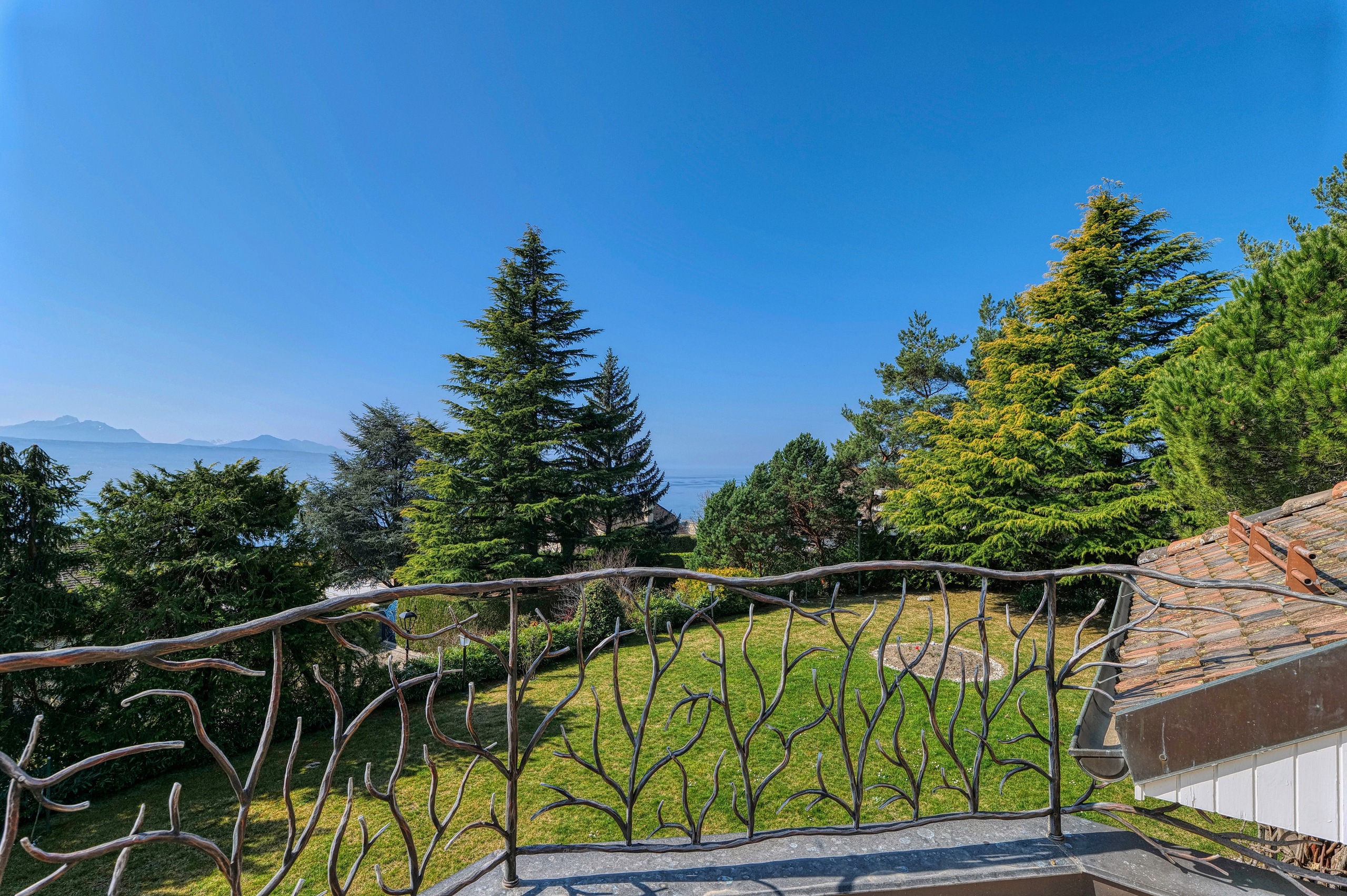 Balkon mit Meerblick und Garten