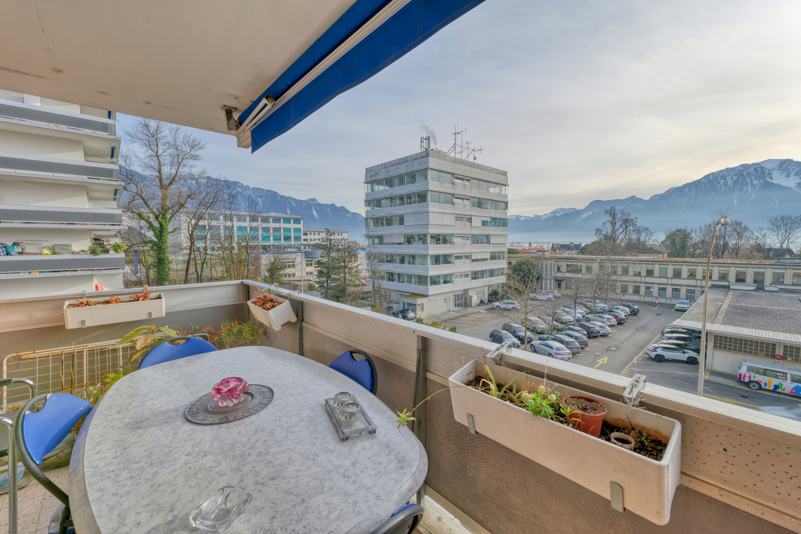 Balkon mit Bergblick