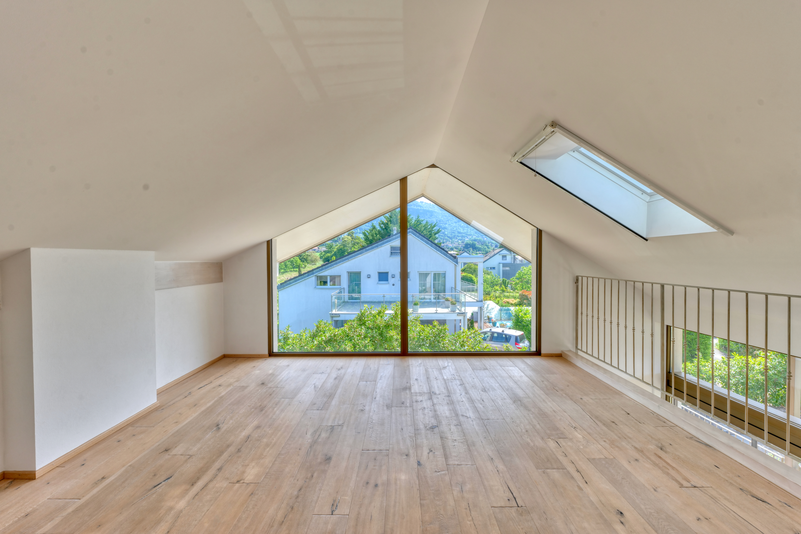 Ausgebauter Dachraum mit Panoramafenster