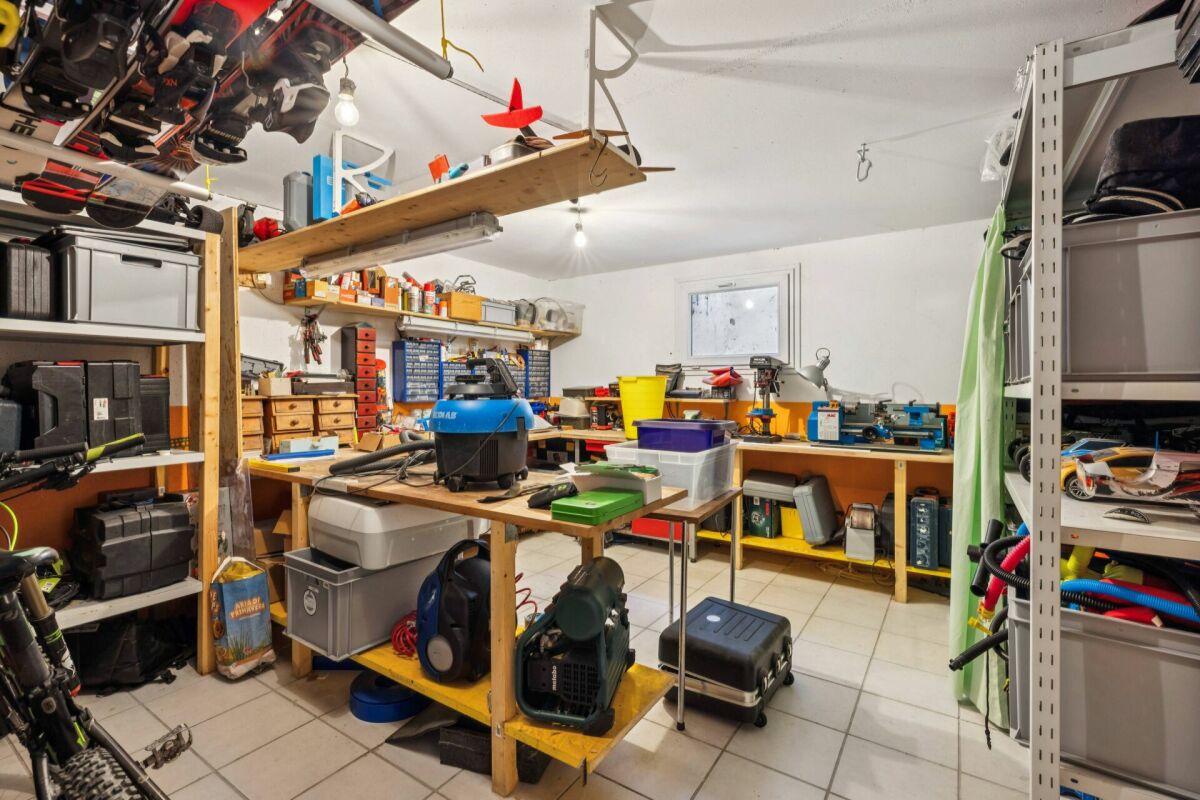 Werkstatt-/Hobbyraum mit viel Stauraum