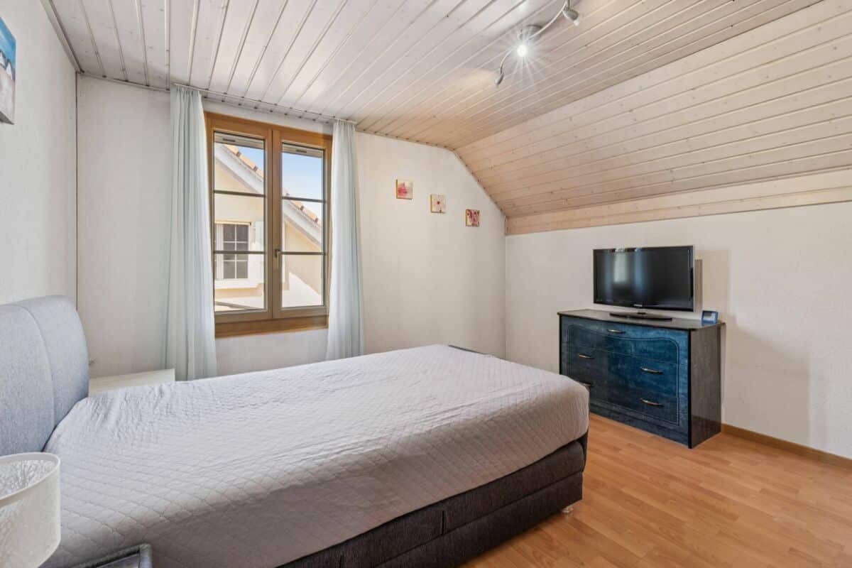 Schlafzimmer mit Dachschräge