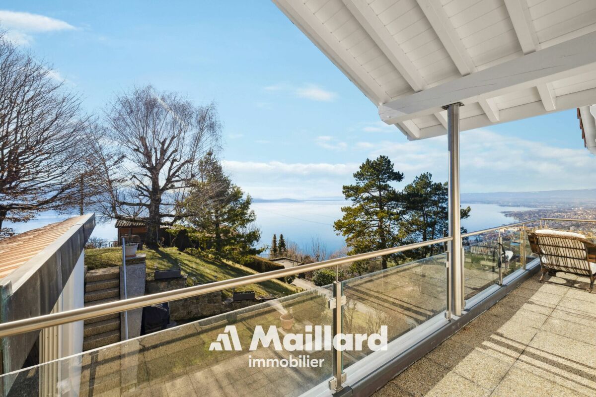 Seeblick von einer Terrasse