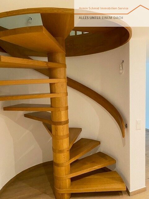 Holztreppe im Innenraum