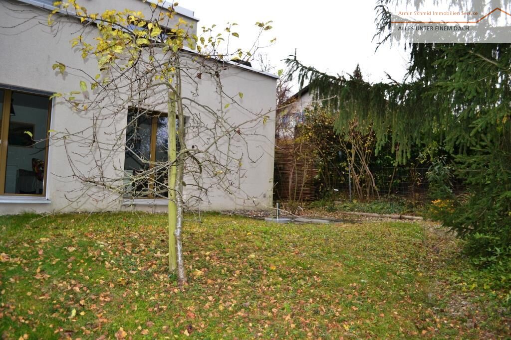 Gartenansicht eines modernen Hauses