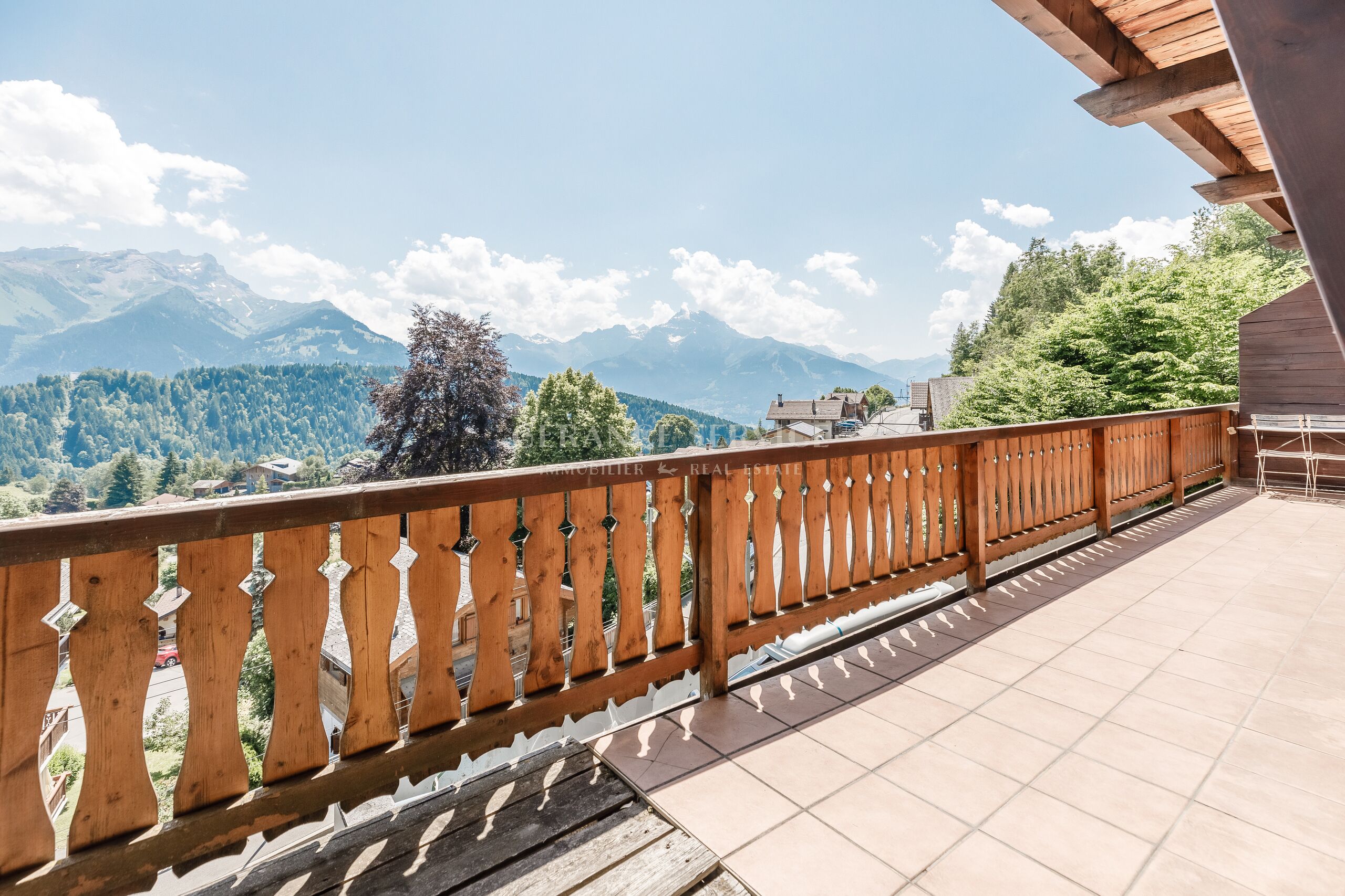 Balkon mit Alpenblick
