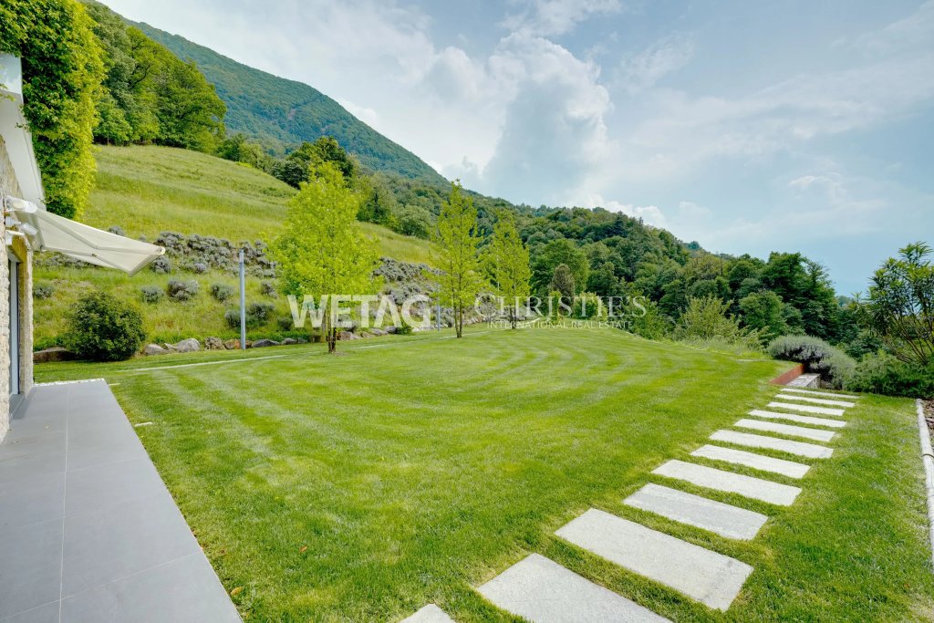 Garten mit Bergblick