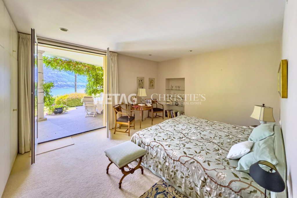 Schlafzimmer mit Meerblick und Terrassenzugang