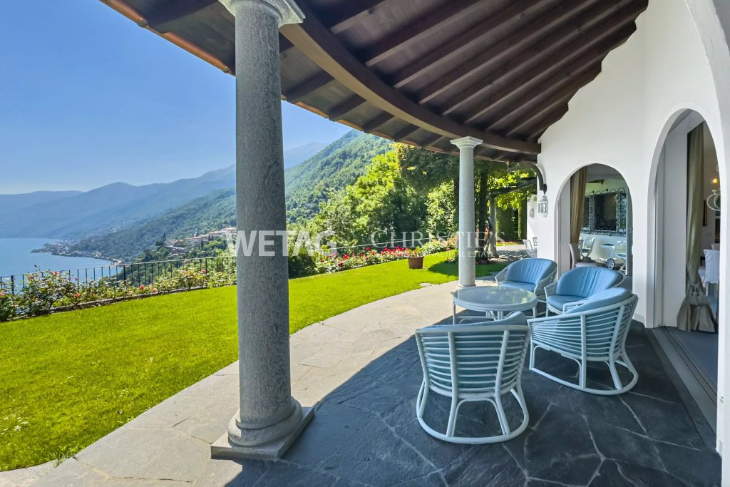 Seeblick-Terrasse mit Sitzgruppe