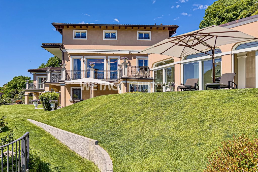Elegante Villa mit großzügigem Garten