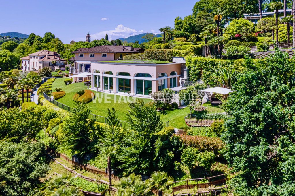 Luxuriöse Villa mit üppigem Garten