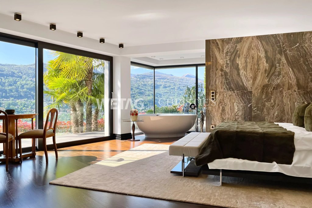 Luxuriöses Schlafzimmer mit Panoramablick
