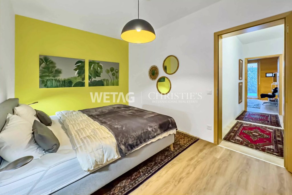Schlafzimmer mit farbiger Akzentwand