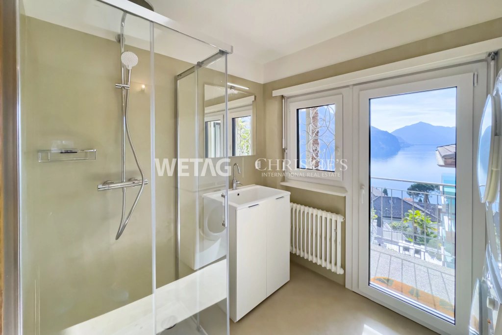 Badezimmer mit Meerblick
