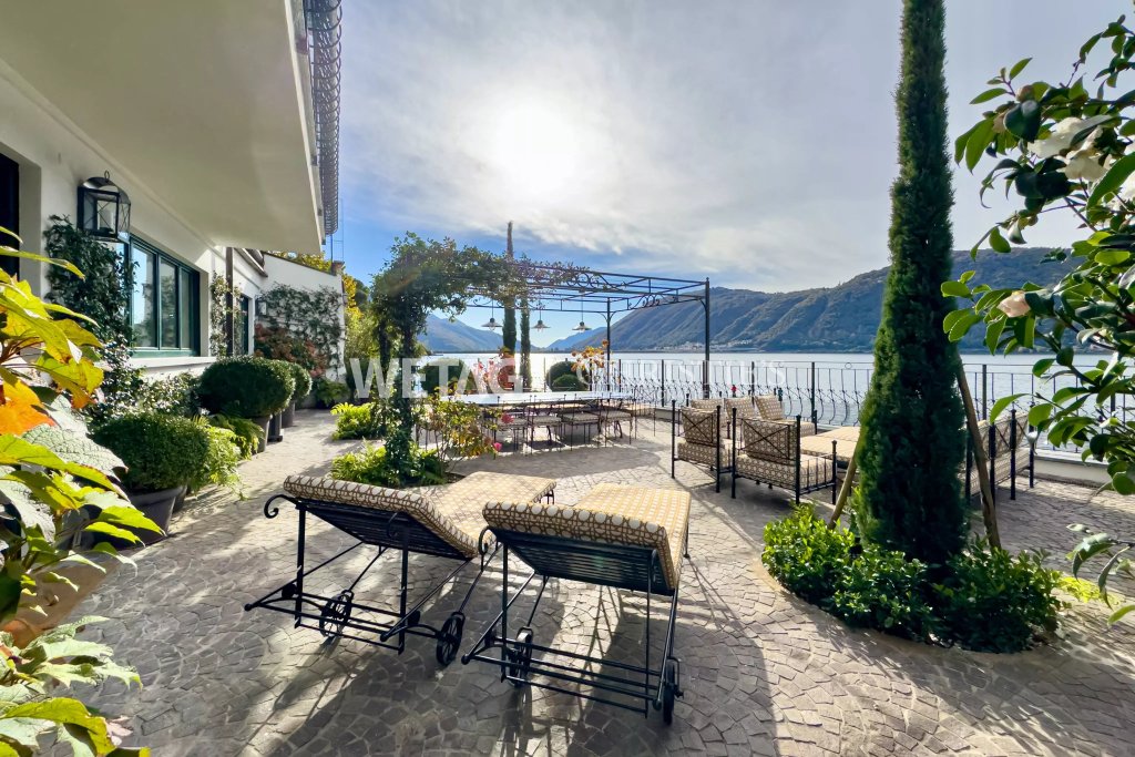Seeterrasse mit Blick auf den See