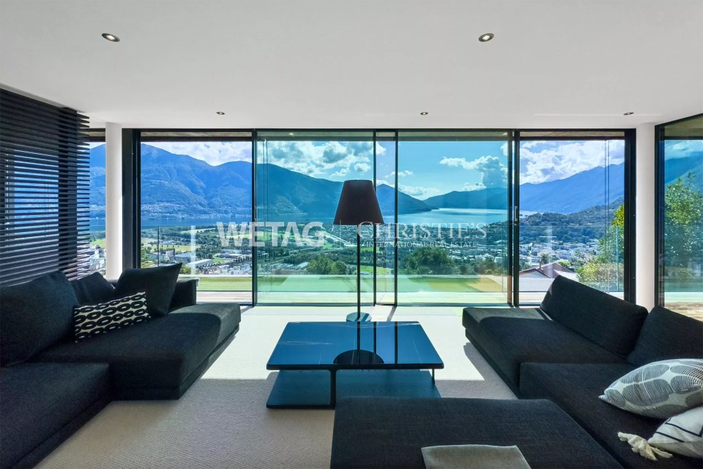 Moderner Wohnraum mit Panoramablick
