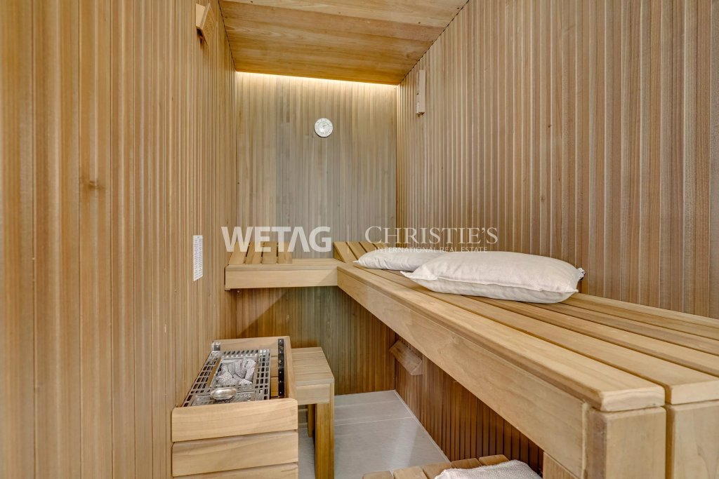 Holzverkleidete Sauna