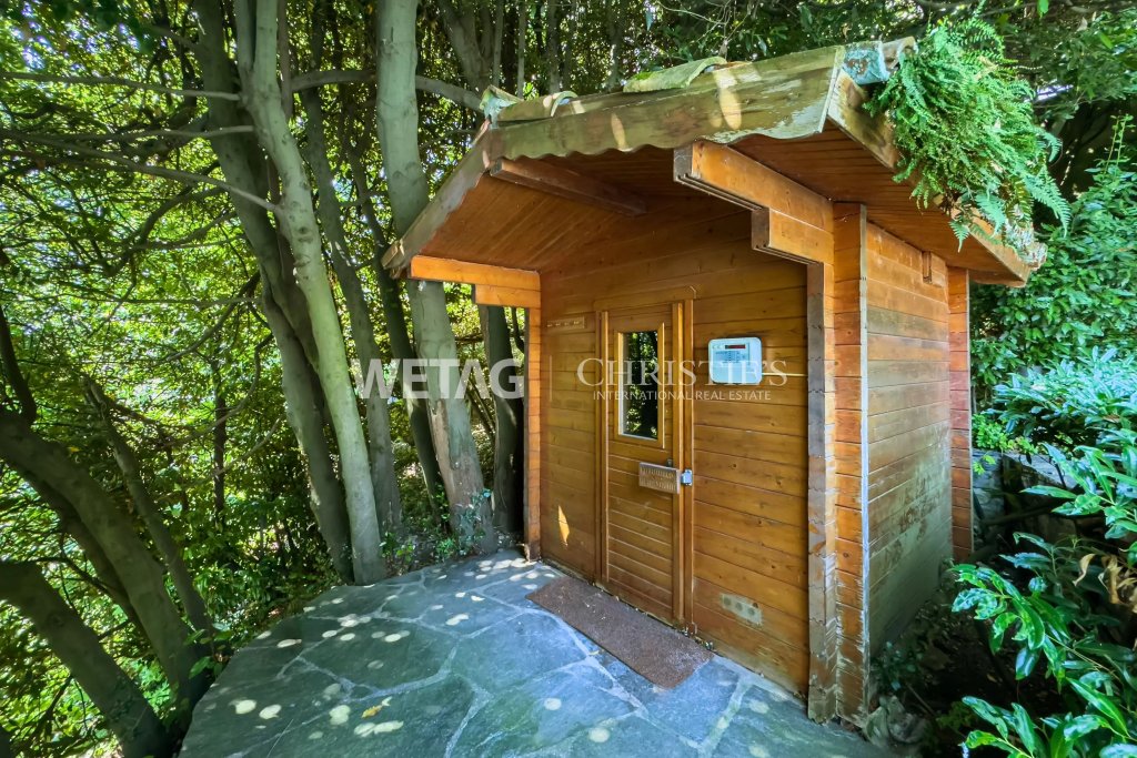 Holzhütte im Grünen