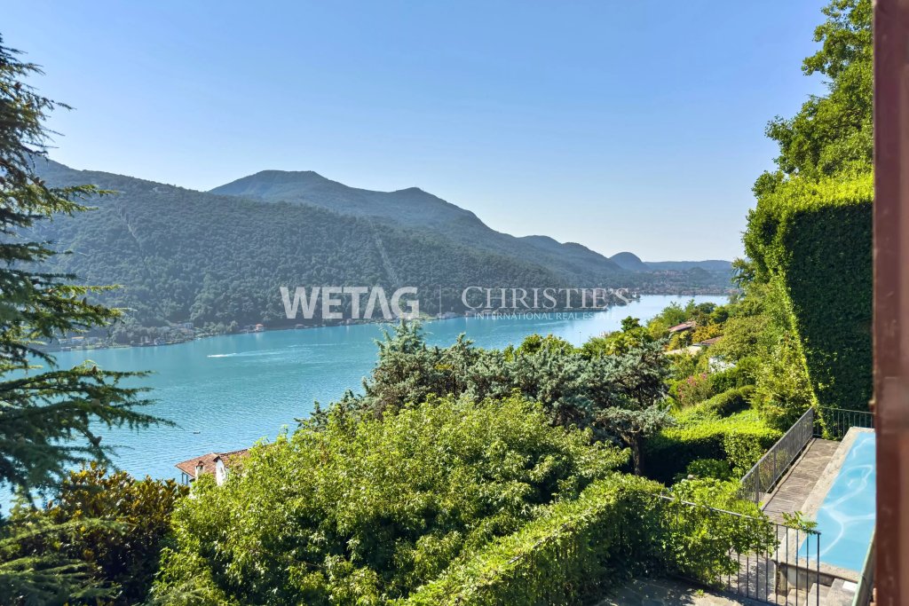 Seeblick mit Garten und Pool