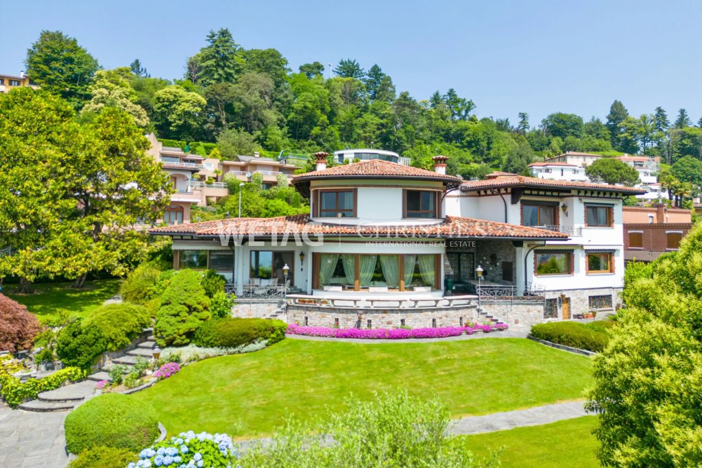 Luxusvilla mit Garten und Terrassen