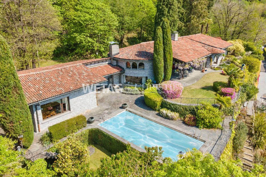 Villa mit Pool und mediterranem Garten