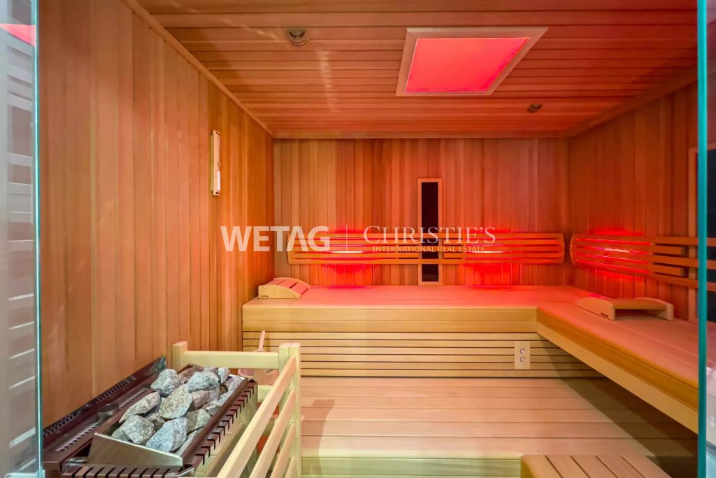 Sauna mit roter Beleuchtung