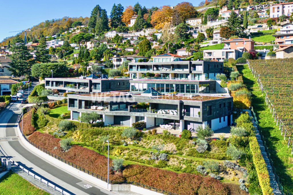 Moderne Hanglage mit luxuriösen Terrassenhäusern