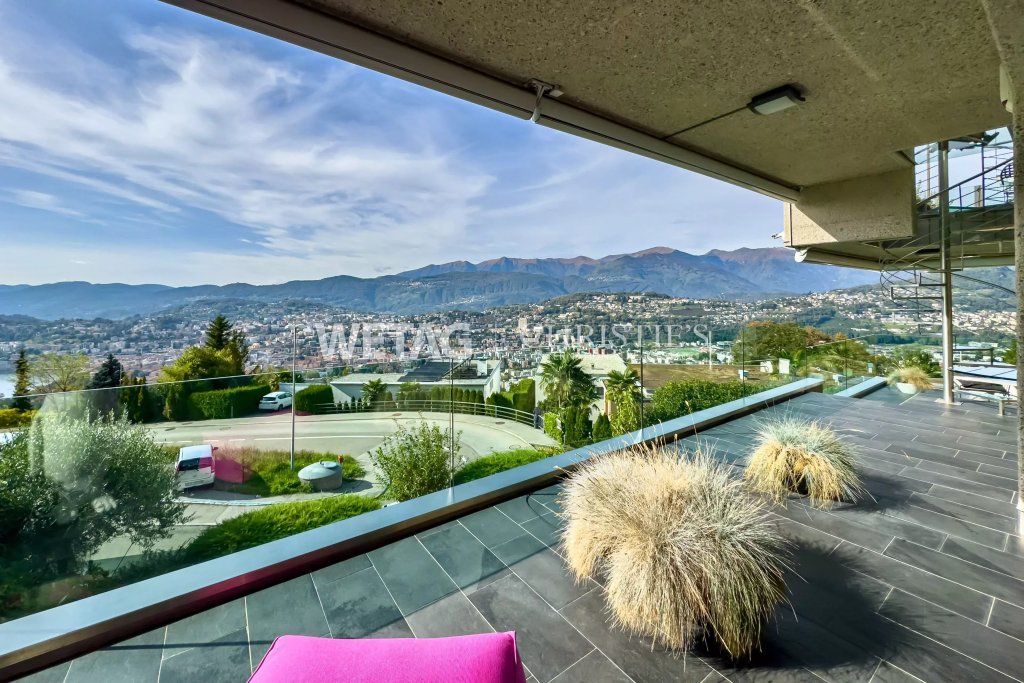 Großzügige Terrasse mit Panoramaausblick