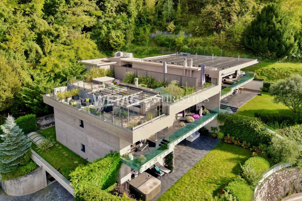 Moderne Luxusvilla mit Dachterrassen